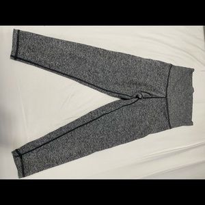 Small black/white DYI (Define Your Inspiration) crop legging